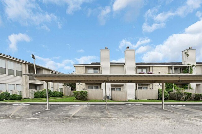 Building Photo - 3919 Fairmont Pkwy