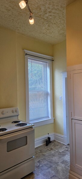Building Photo - 1057 S 900 E
