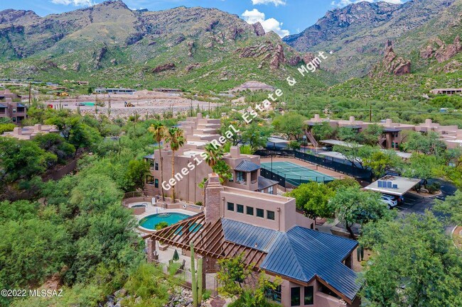 Building Photo - Lovely Sabino Canyon Condo