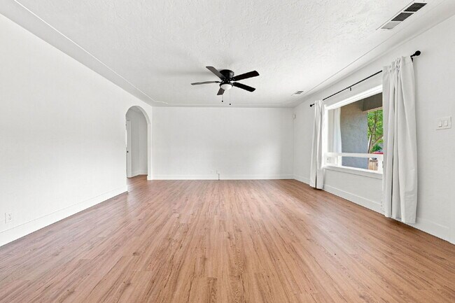 Building Photo - 3/1 Charmer in the Garden Tract - Dog Friendly
