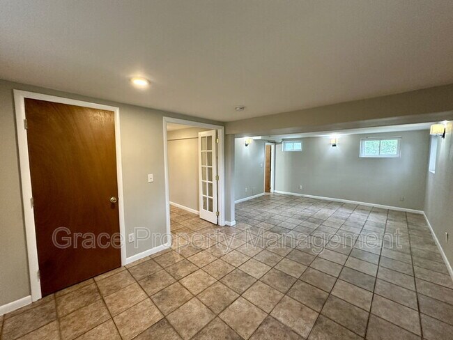Building Photo - 852 S Quail Way