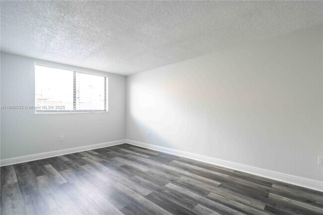 Building Photo - 6960 Rue Vendome
