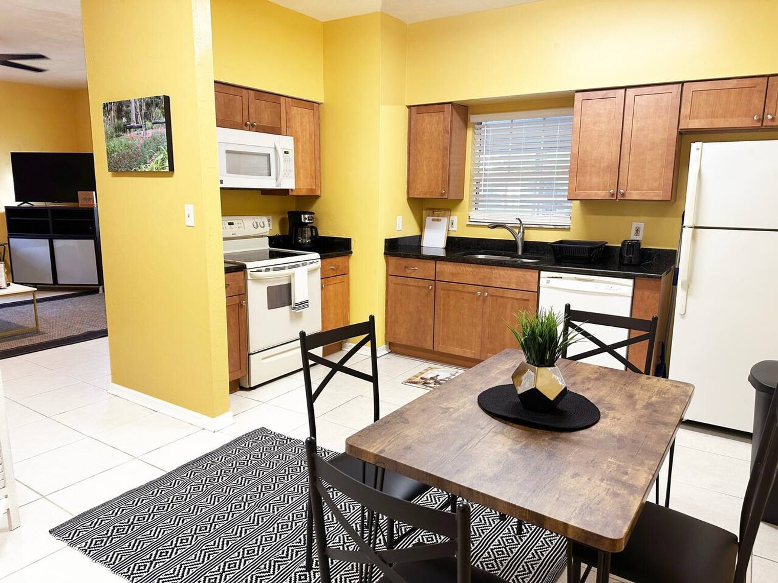 Building Photo - 408 NW 5th Ave