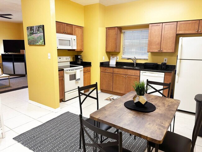 Building Photo - 408 NW 5th Ave