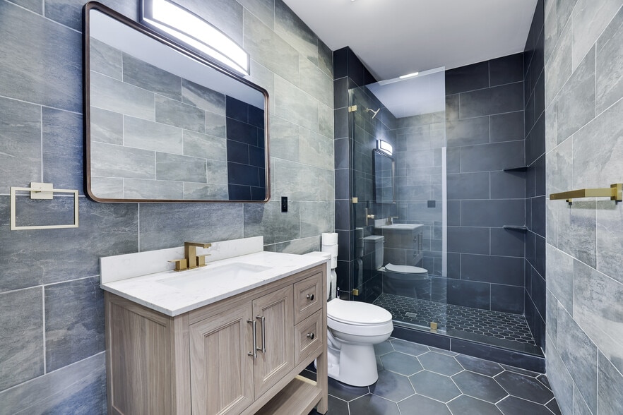 Building Photo - 1540 Lake Ln