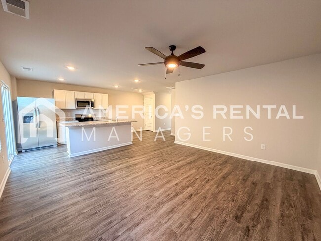 Building Photo - Stylish two level home with open concept l...