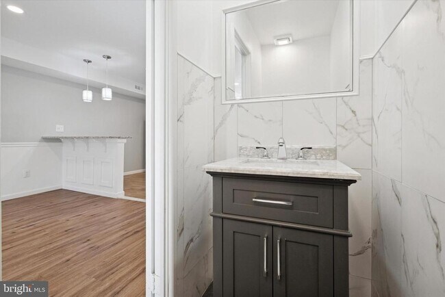 Building Photo - 1375 Abbey Way