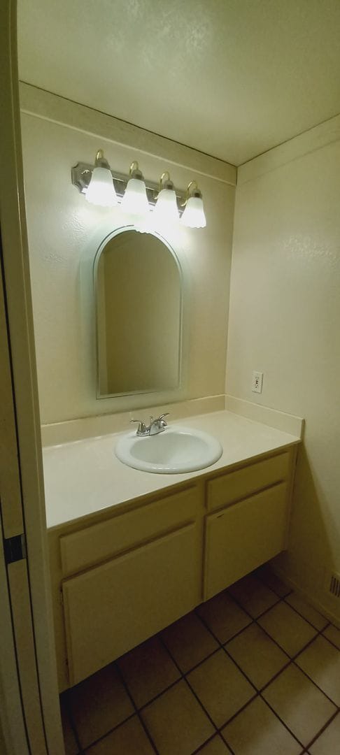 Building Photo - Got Room? - Paradise Valley Home Is Expansive!