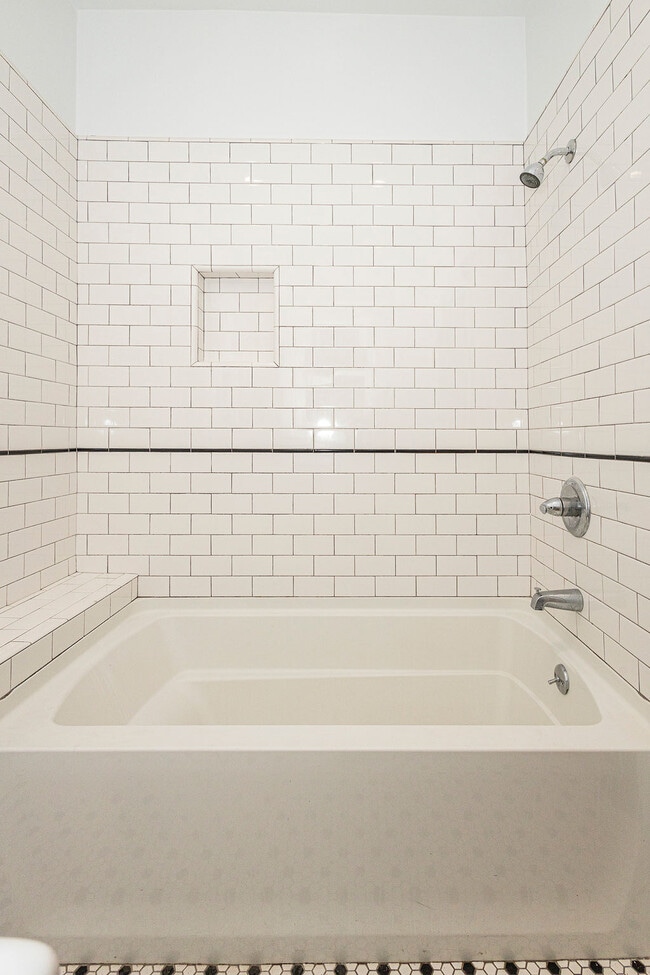 Building Photo - 1616 Bridge St