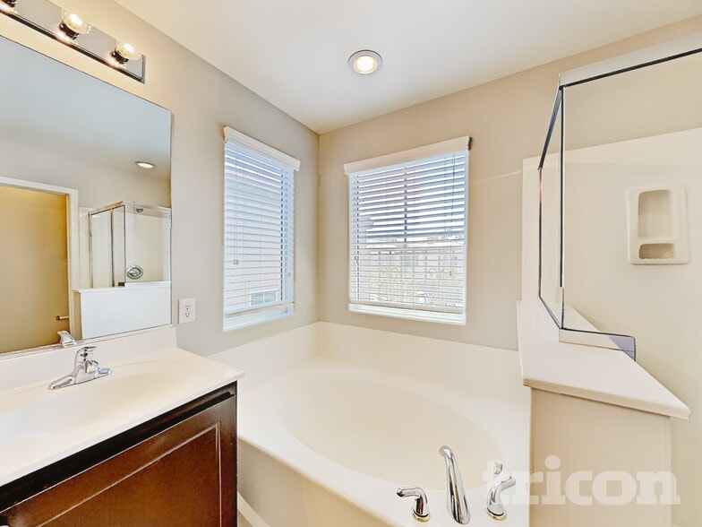 Building Photo - 6586 Mercutio Ct