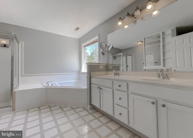 Building Photo - 21544 Willis Wharf Ct