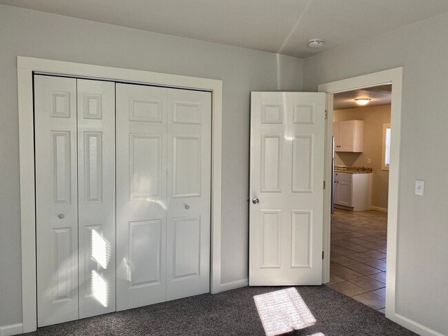 Building Photo - Renovated 2bdrm, 1 bath house