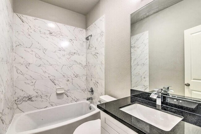 Building Photo - 3510 Oleander Ave