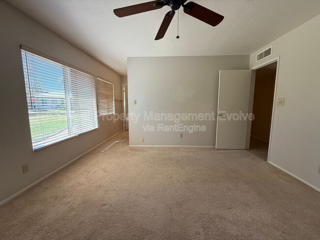 Building Photo - 4849 E Lake Point Cir