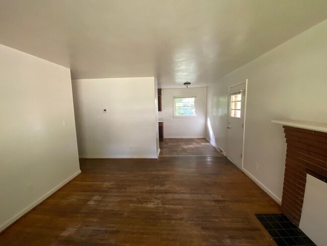 Building Photo - 1640 Lincoln Dr