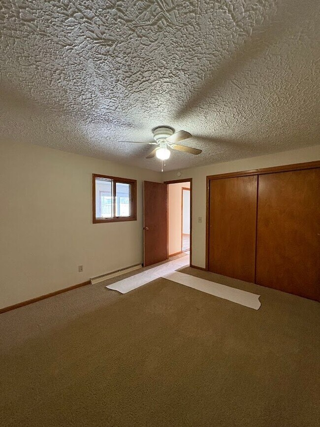 Building Photo - 5032 S Main St