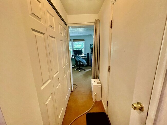 Building Photo - 425 Parkridge Ln