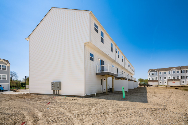 Building Photo - 132 Weeping Willow Dr