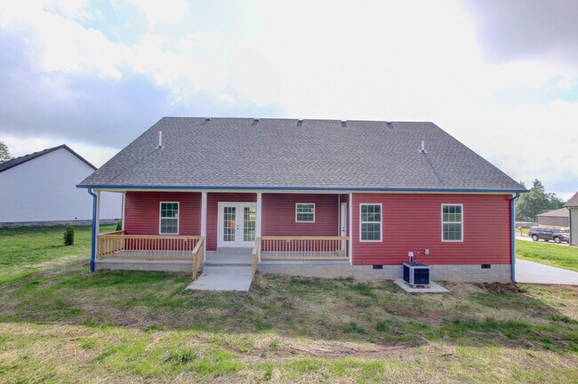 Building Photo - 135 Riverbend Dr