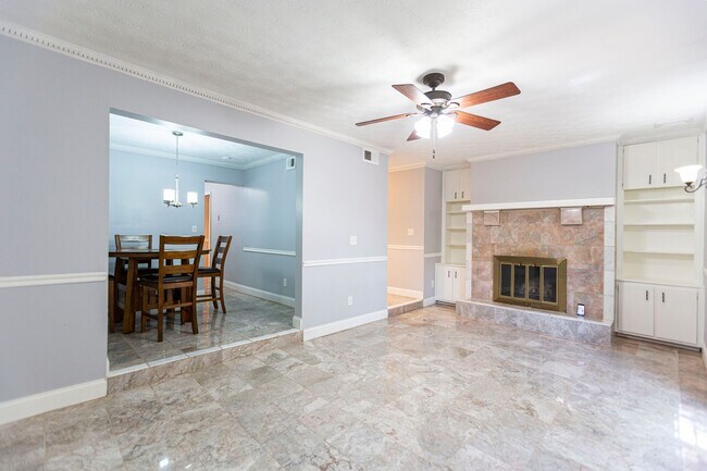 Building Photo - 2bd Townhome in the Heart of Tucker