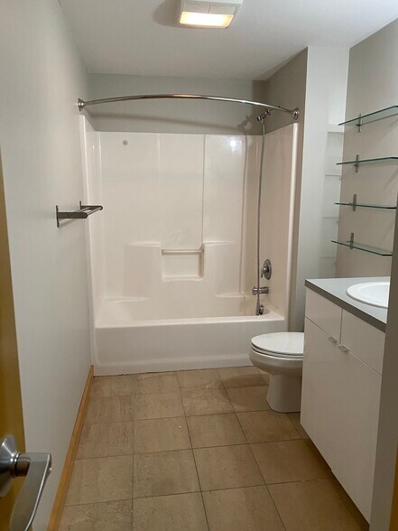 Bath - 121 E Liberty St