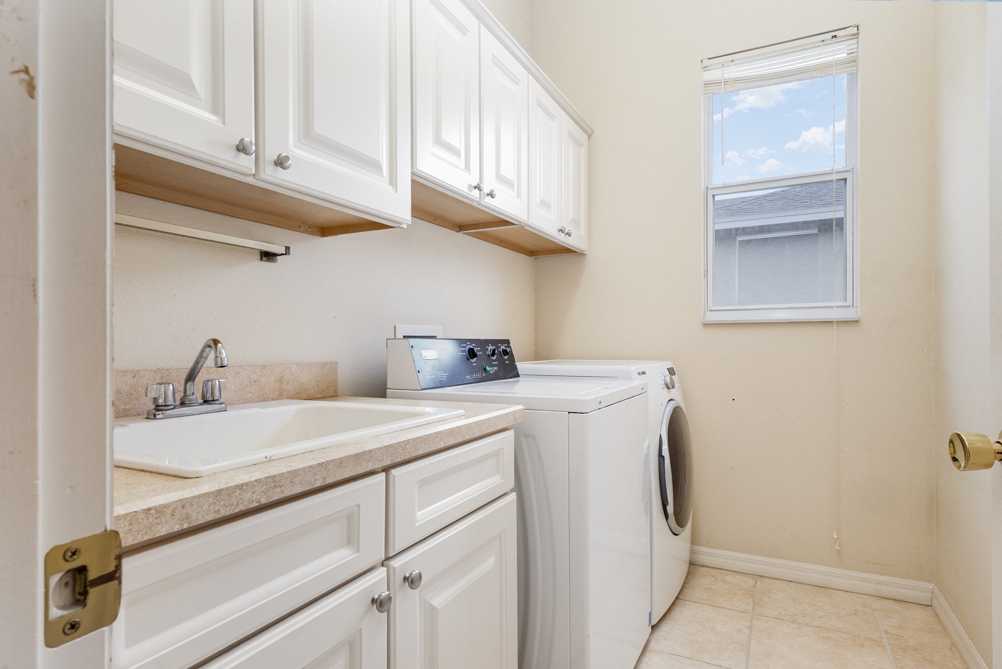 Building Photo - 3827 Alamanda Hills Ln