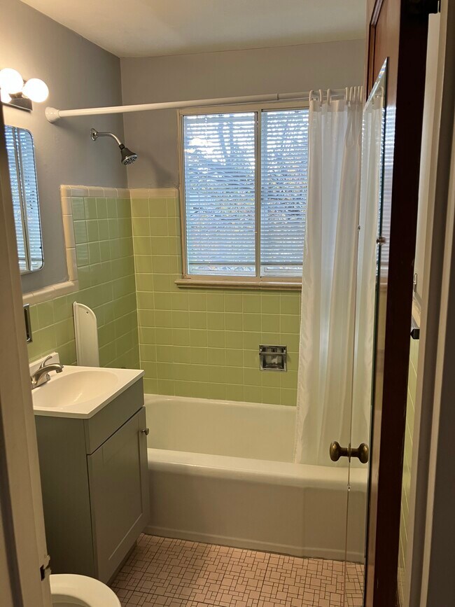 Building Photo - 1832 Fremont Ave