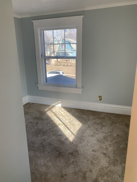 Building Photo - 628 37th St