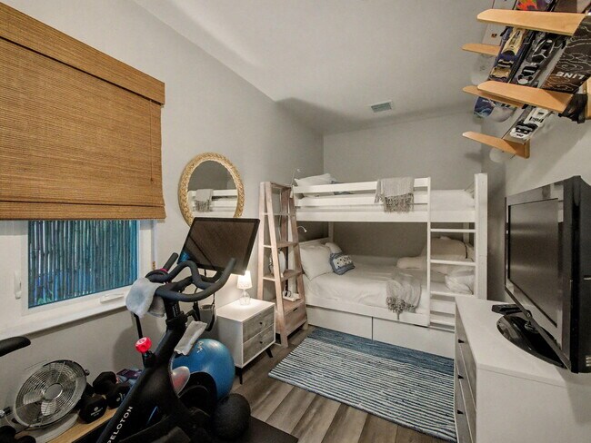 Building Photo - 8121 SE Orchard Terrace