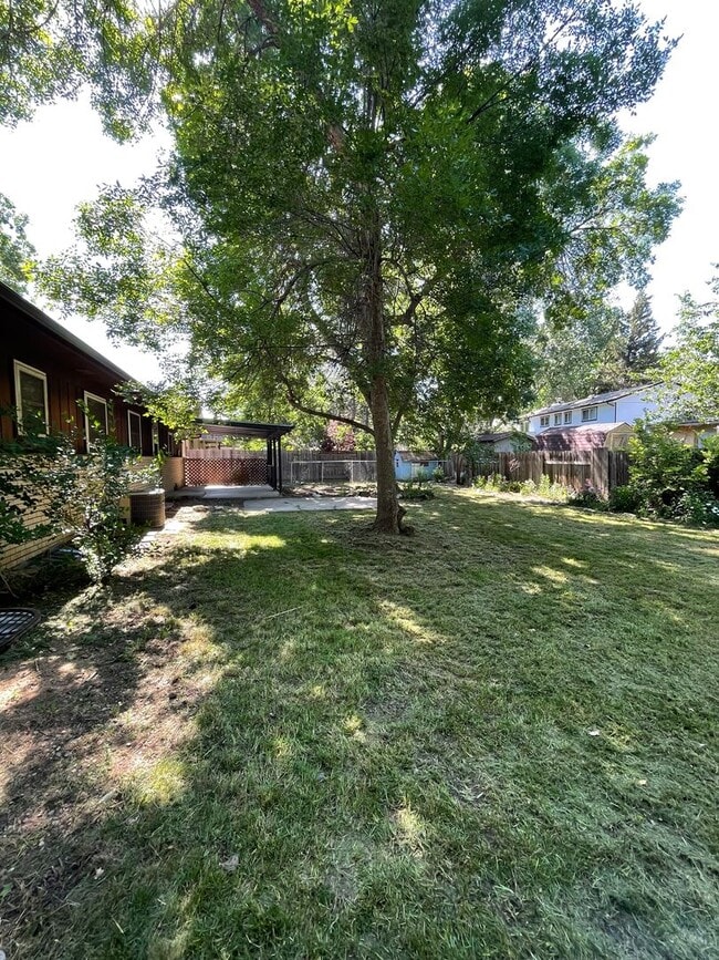 Building Photo - STUDENTS WELCOME! Centrally-Located Ranch Home w/ Fenced Yard and Two-Car Garage