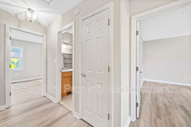 Building Photo - 439 Wynridge Dr