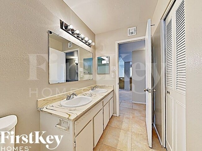 Building Photo - 4428 S La Corta Dr