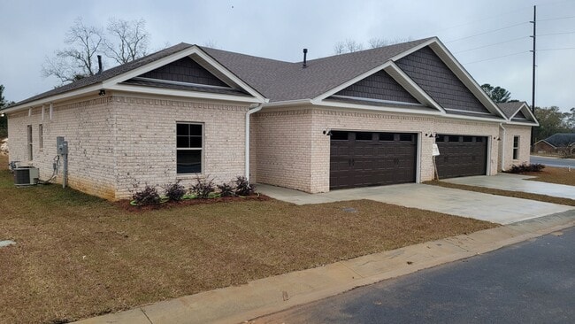 Building Photo - Fully Furnished 3BR/2BA Duplex in Avalon Subdivision!