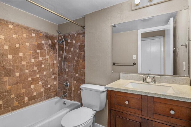 Building Photo - 2600 Penny Ln