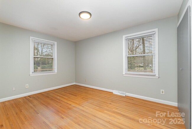 Building Photo - 4014 Sulkirk Rd