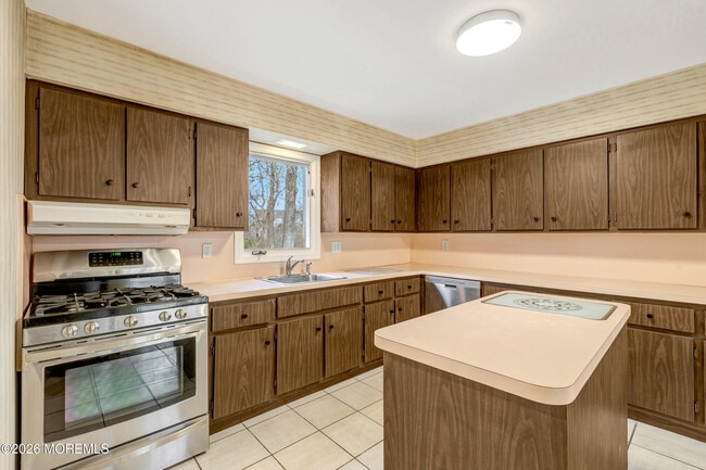 Building Photo - 429 Lake Ave