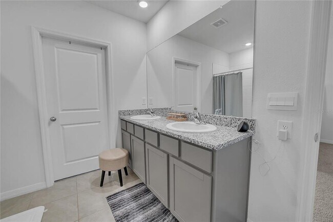 Building Photo - 8237 Juning Cv