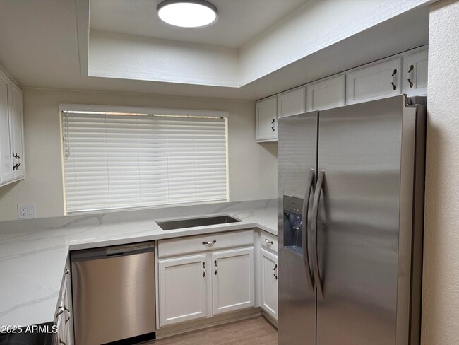 Building Photo - 1623 E Bluefield Ave