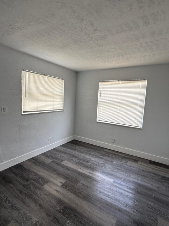 Building Photo - Charming 1-Bedroom Gem in Fort Lauderdale