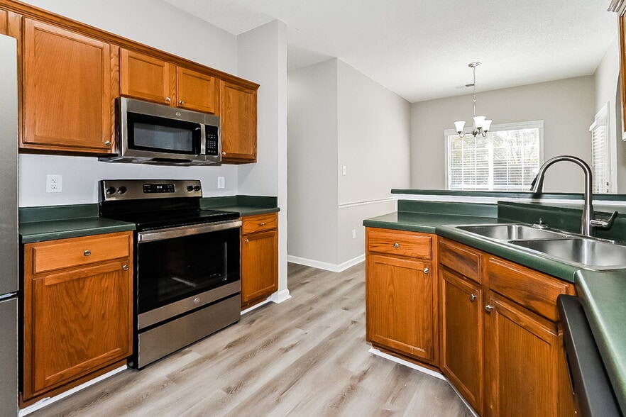 Building Photo - 5801 Michaelson Dr