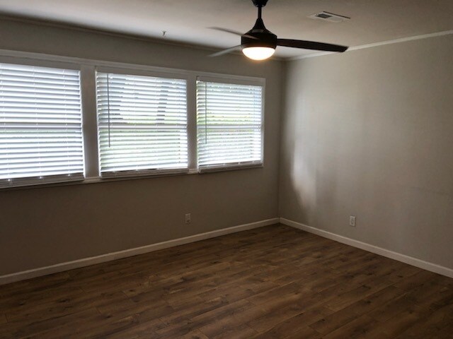 Building Photo - 8224 Tamarack Rd