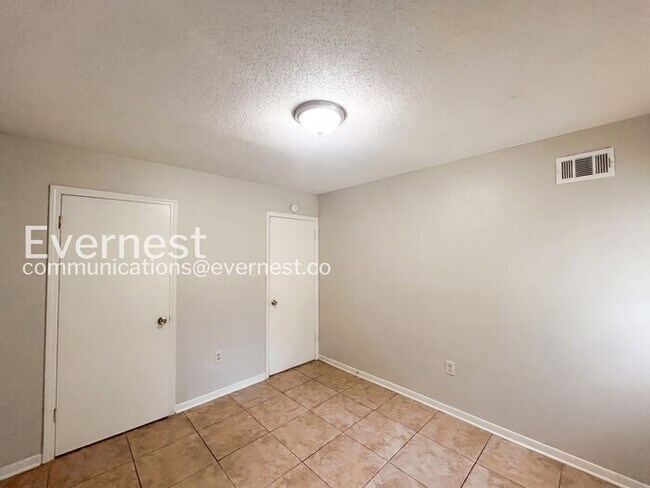 Building Photo - 3 Bed, 1 Bath Home with Fenced Yard and Carport / Pet-friendly / Coming Soon!