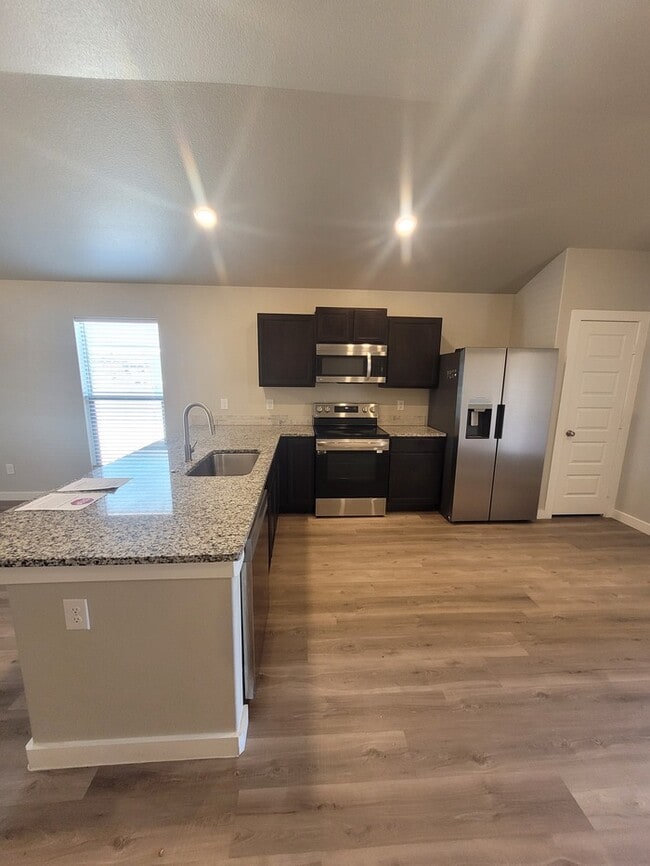 Building Photo - 3 bed 2 bath home in Lone Star Trails subd...