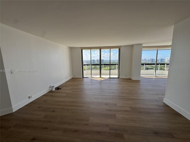 Building Photo - 3530 Mystic Pointe Dr