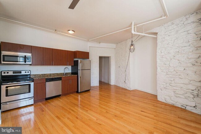 Building Photo - 4 Leverington Ave