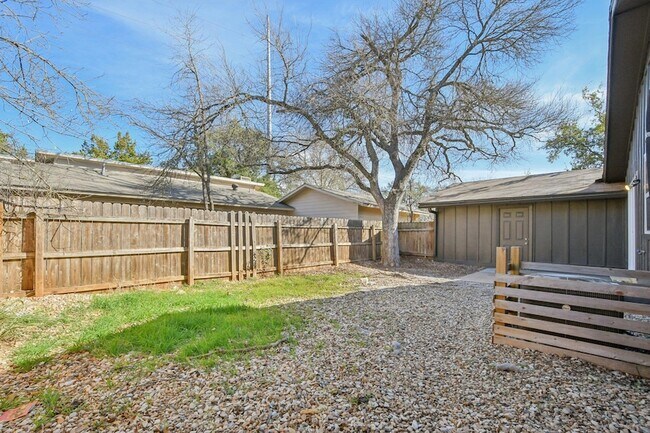 Building Photo - 11906 Broad Oaks Dr