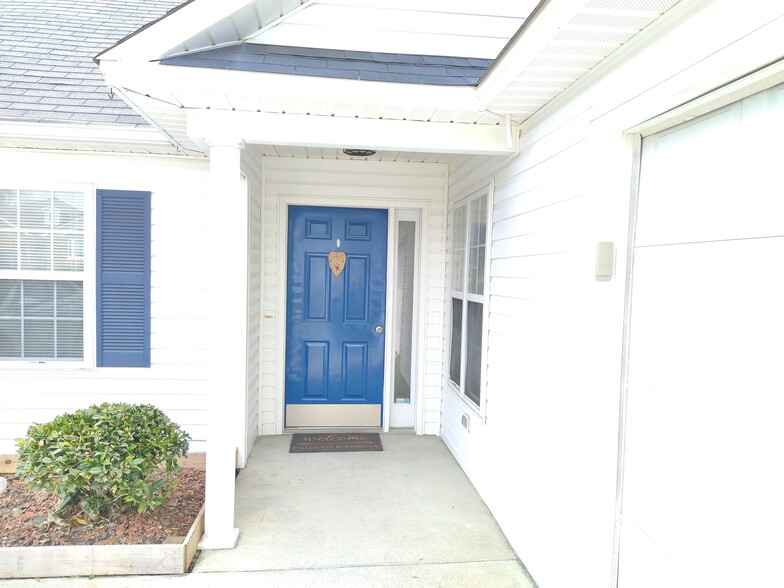 Building Photo - 530 Lake Park Dr