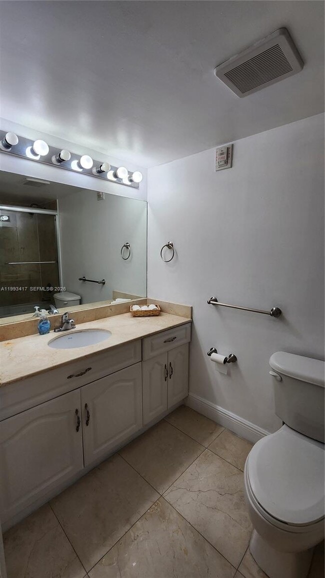 Building Photo - 1200 Brickell Bay Dr