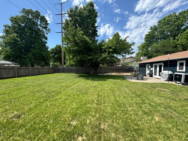 Building Photo - Newly remodeled Eastside home