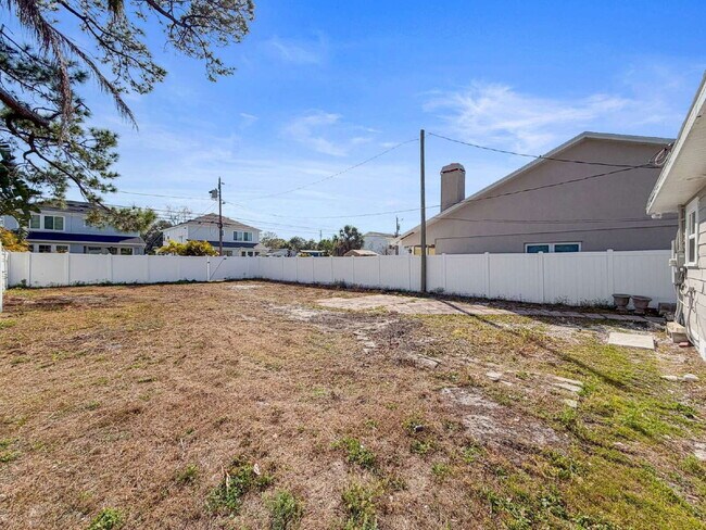 Building Photo - 768 49th Ave N